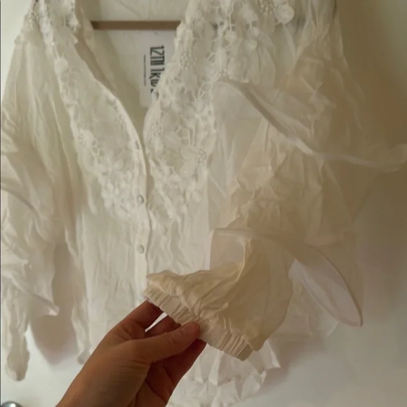 12th Tribe White Ruffled Floral Blouse - Picture 6 of 8